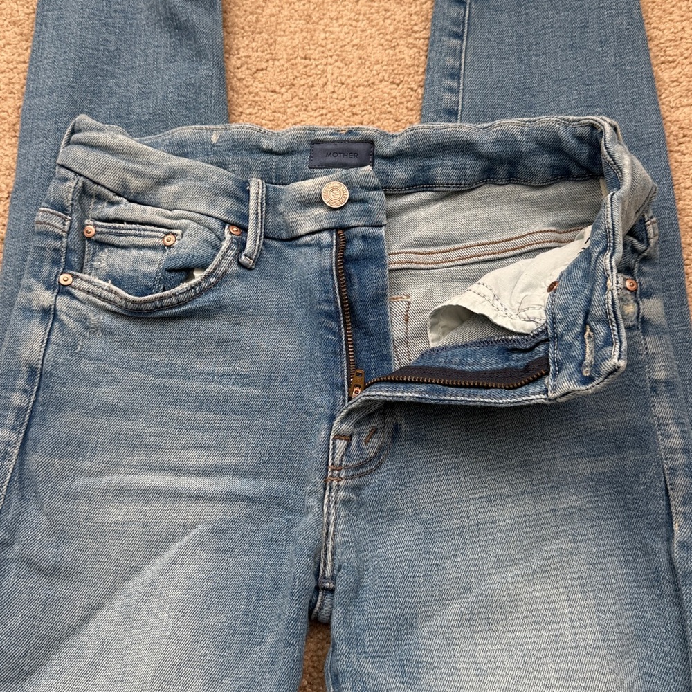 MOTHER The High Waisted Looker Distressed in Dropping Out Wash Jeans Size 26 - Picture 7 of 12